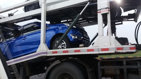 daihatsu sigra biru didistribusikan ke dealer-dealer