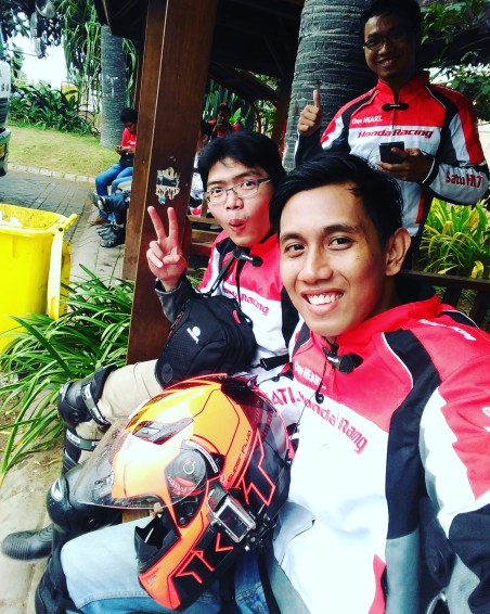 bersama motrio dengan anangcozz dibelakang sendiri