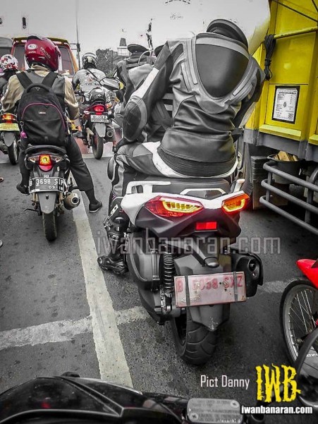 yamaha-b74-x-max250-4