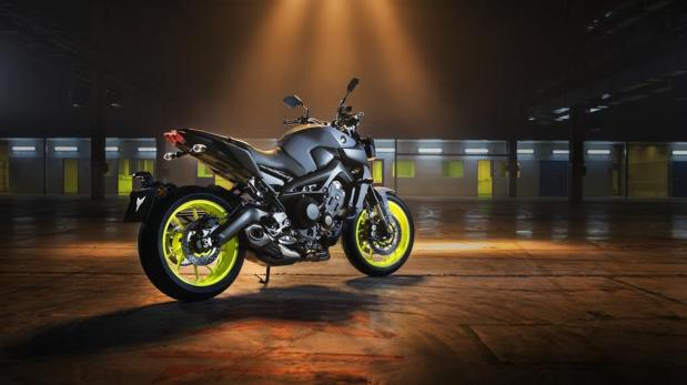 2017-yamaha-mt-09-eu-night-fluo-static-001