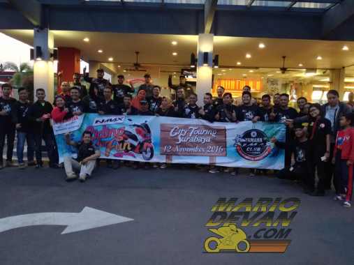 berfoto bersama saat perpisahan di MCD waru