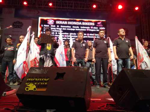 Pembacaan ikrar bikers, bersama para petinggi Honda