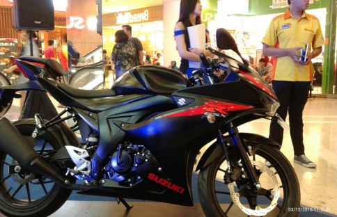 Suzuki GSX-R150 tampak samping