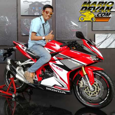 Honda cbr 250rr red